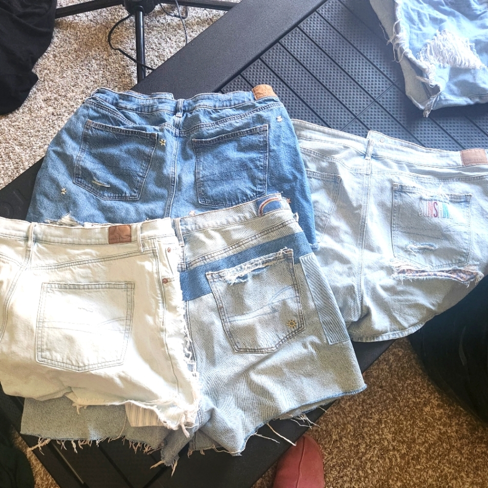 4 pair of last season American Eagle shorts size 18